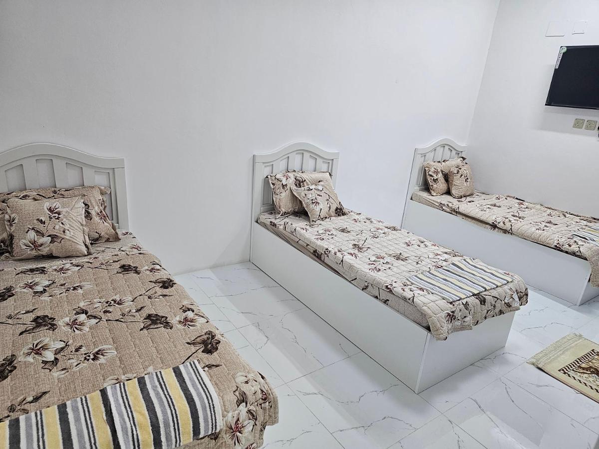 مفرشة رقم 3 تبعد ٣ كم عن الحرم النبوي الشريف Apartment *