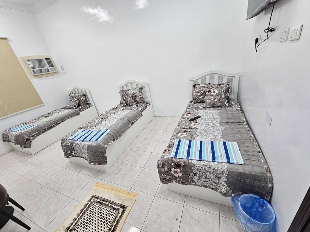 مفرشة رقم 3 تبعد ٣ كم عن الحرم النبوي الشريف Apartment *