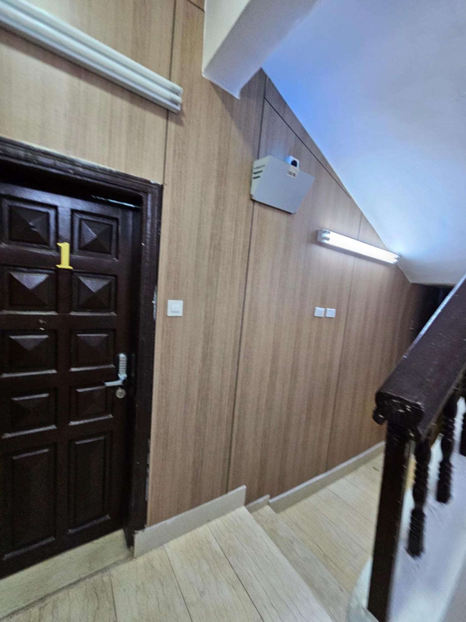 مفرشة رقم 3 تبعد ٣ كم عن الحرم النبوي الشريف Apartment *