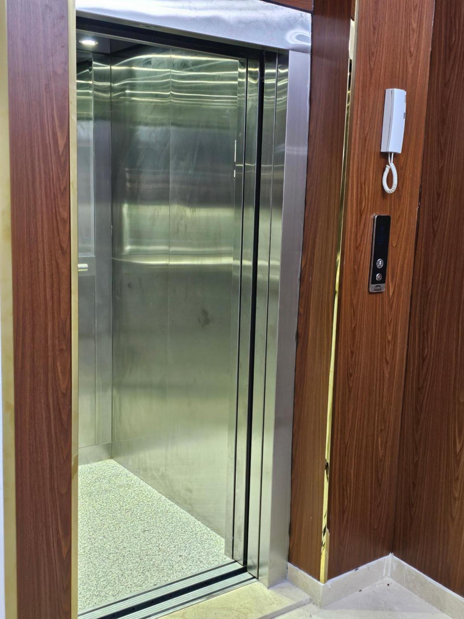 مفرشة رقم 3 تبعد ٣ كم عن الحرم النبوي الشريف Apartment *